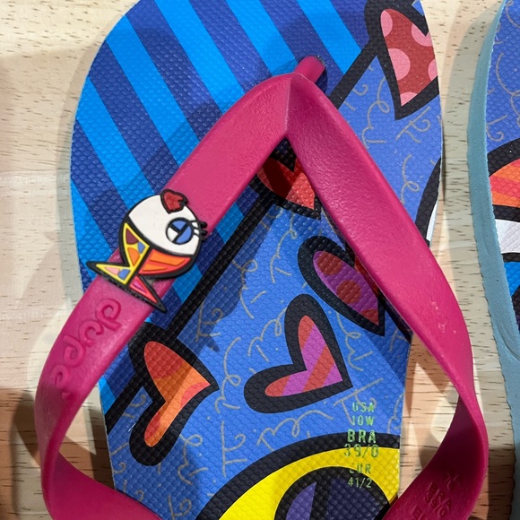 Size 7/8 Adorable flip flops. EUC. - Picture 6 of 7